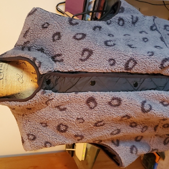 Maurices size 2X faux fur animal print vest - Picture 4 of 10